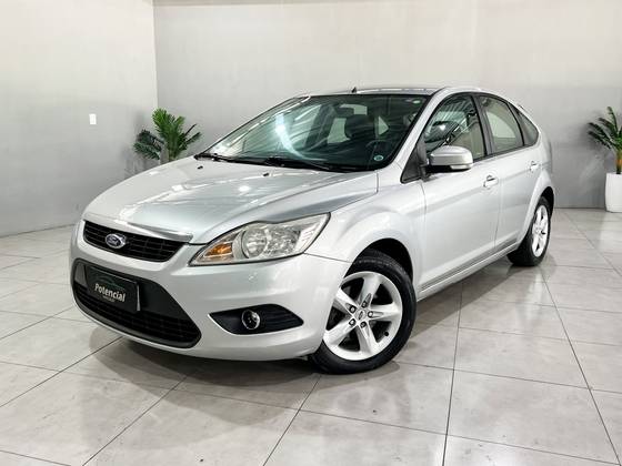 FORD FOCUS 2.0 GLX 16V GASOLINA 4P MANUAL
